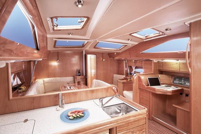 Bavaria 50 Interior.jpg